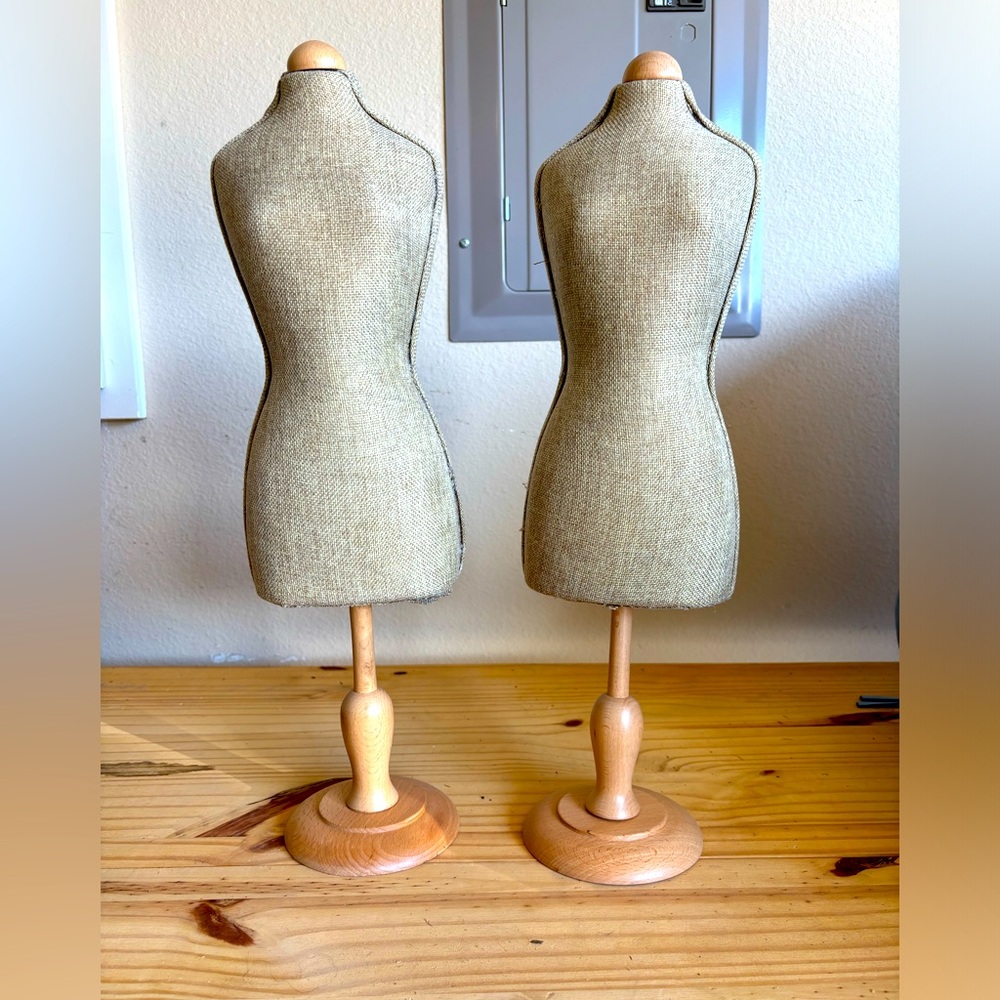 Set of 2 miniature mannequins